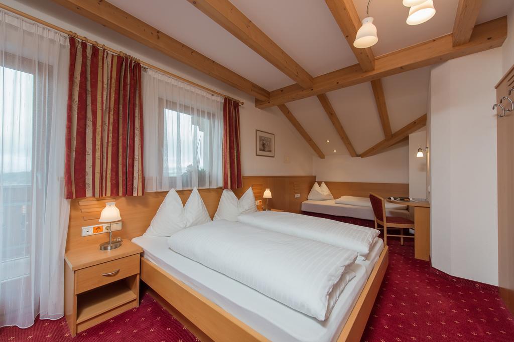 Hotel Garni Hochgruber بَرونيكو الغرفة الصورة
