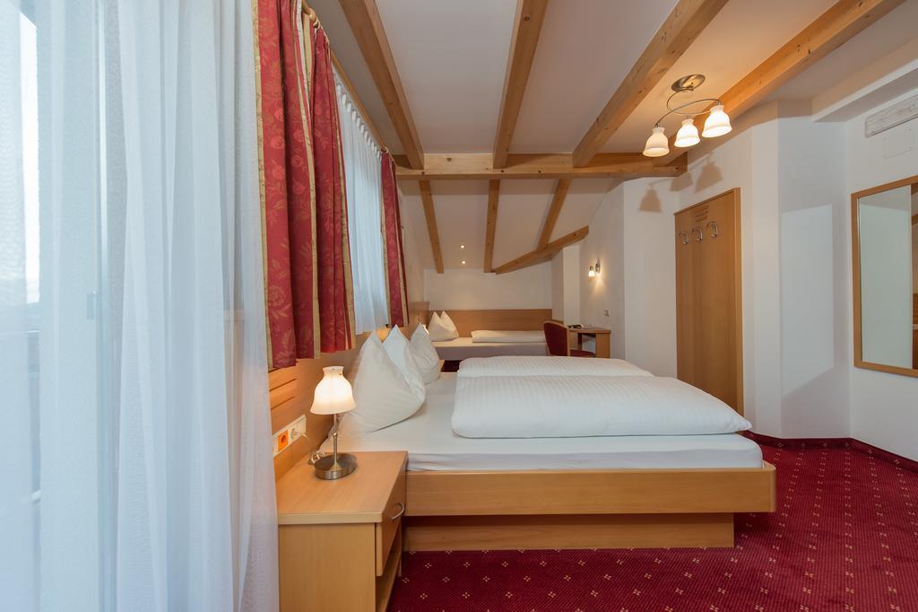 Hotel Garni Hochgruber بَرونيكو الغرفة الصورة