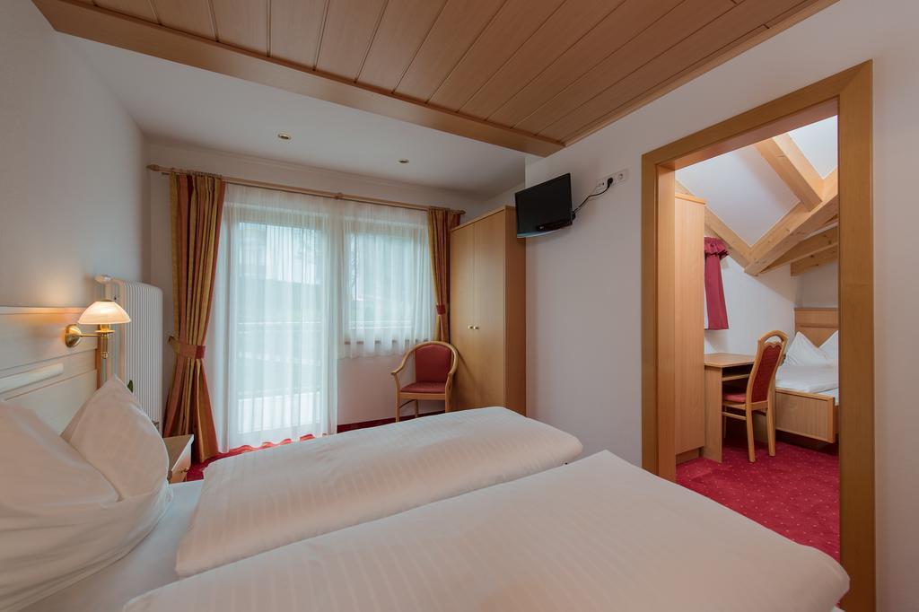 Hotel Garni Hochgruber بَرونيكو الغرفة الصورة